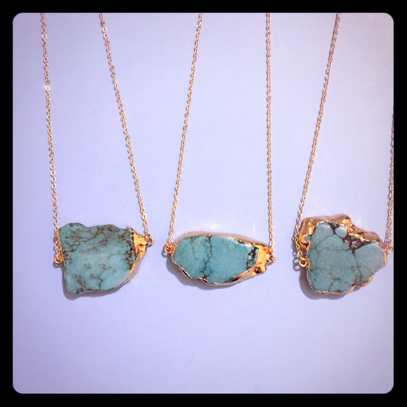 🆕BOHO TURQUOISE COLOR HOWLITE SLICE PENDANT - Picture 3 of 6
